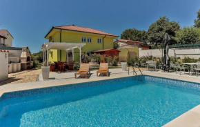 1 Bedroom Gorgeous Apartment In Medulin